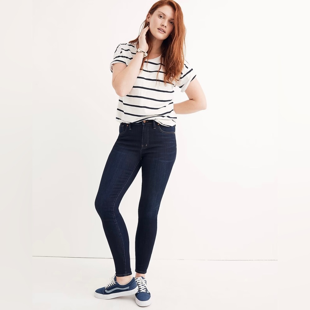 Madewell 9" Mid-Rise Skinny Jeans in Larkspur Wash: TENCEL Denim. Size 26.
